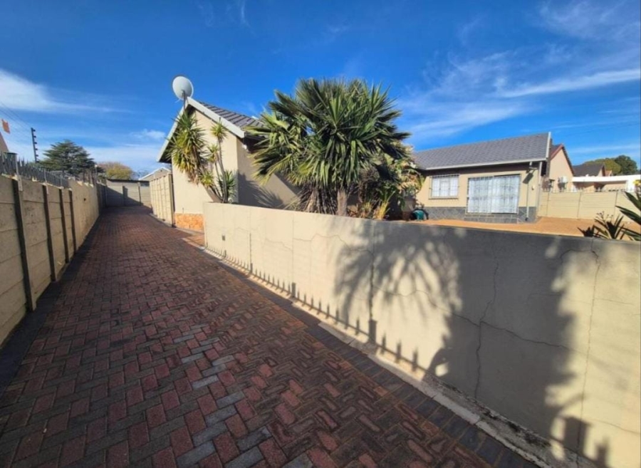 4 Bedroom Property for Sale in Greenhills Gauteng