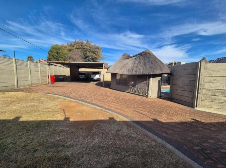 4 Bedroom Property for Sale in Greenhills Gauteng
