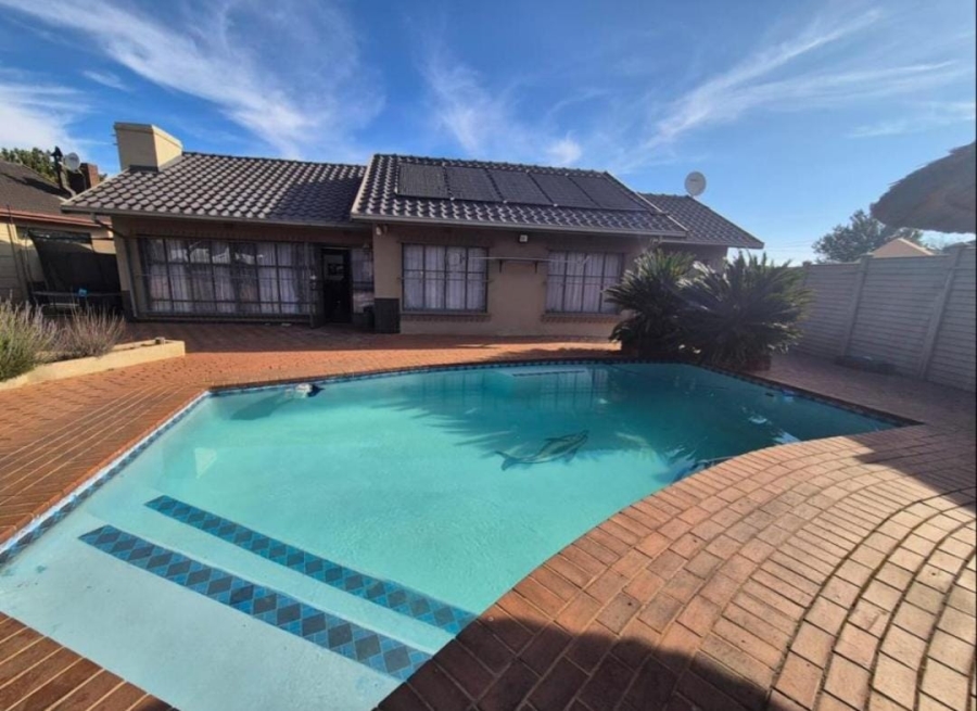 4 Bedroom Property for Sale in Greenhills Gauteng