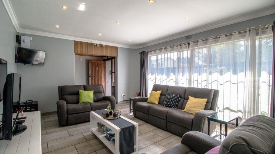 6 Bedroom Property for Sale in Dowerglen Gauteng