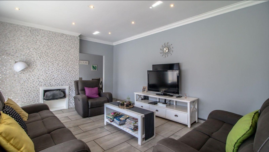 6 Bedroom Property for Sale in Dowerglen Gauteng