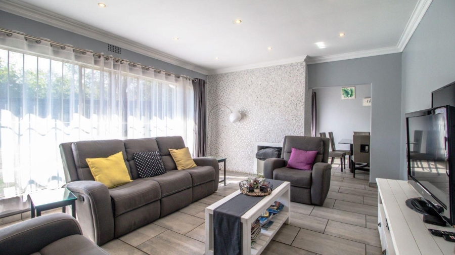 6 Bedroom Property for Sale in Dowerglen Gauteng