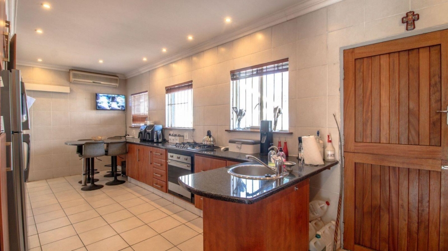6 Bedroom Property for Sale in Dowerglen Gauteng