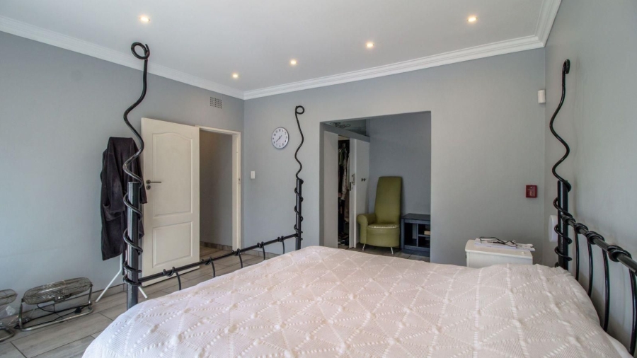 6 Bedroom Property for Sale in Dowerglen Gauteng