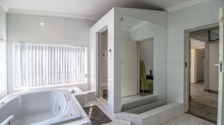 6 Bedroom Property for Sale in Dowerglen Gauteng