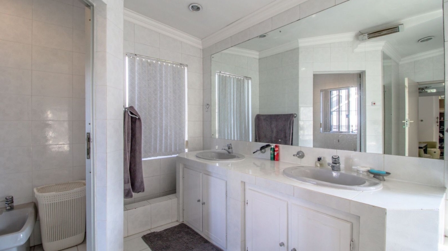 6 Bedroom Property for Sale in Dowerglen Gauteng
