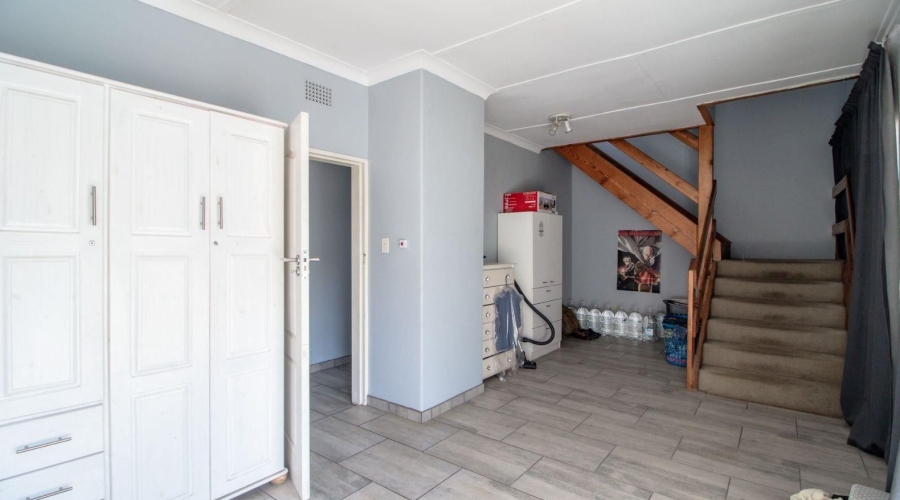 6 Bedroom Property for Sale in Dowerglen Gauteng