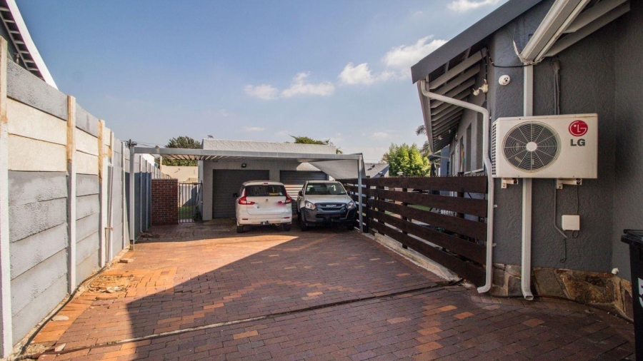 6 Bedroom Property for Sale in Dowerglen Gauteng