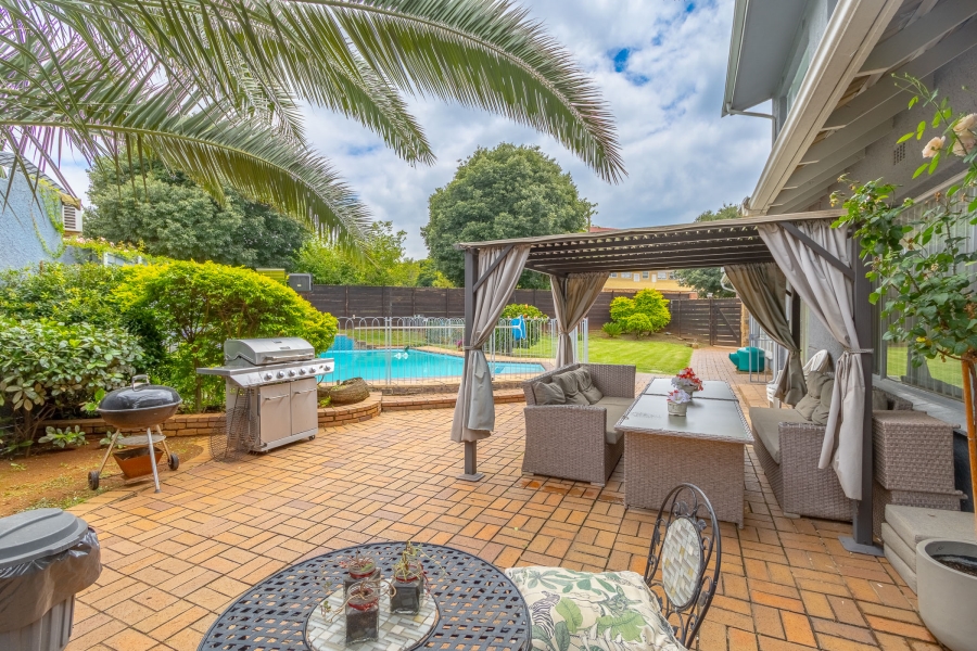 6 Bedroom Property for Sale in Dowerglen Gauteng