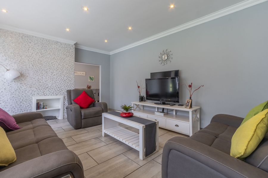 6 Bedroom Property for Sale in Dowerglen Gauteng