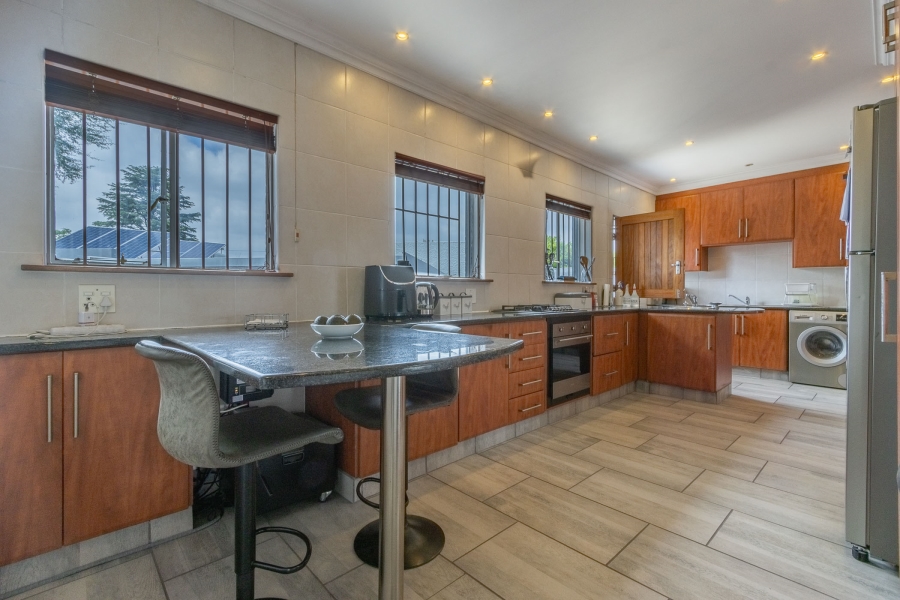 6 Bedroom Property for Sale in Dowerglen Gauteng