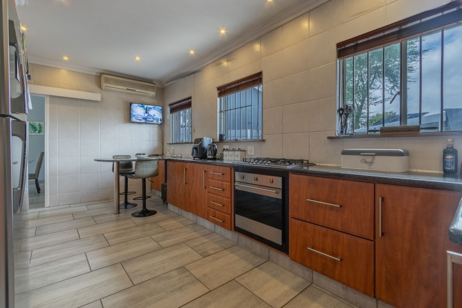 6 Bedroom Property for Sale in Dowerglen Gauteng