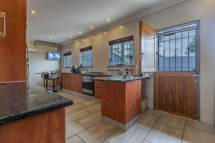 6 Bedroom Property for Sale in Dowerglen Gauteng