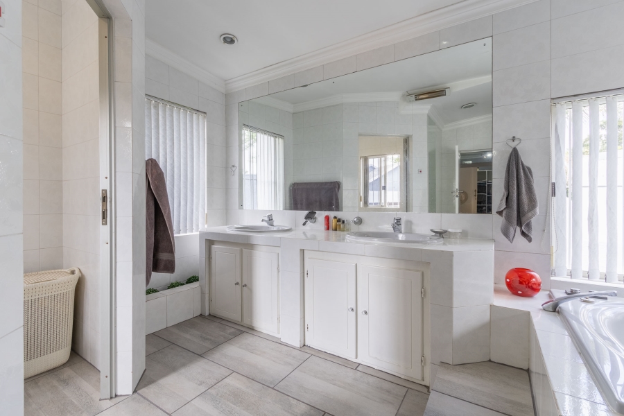 6 Bedroom Property for Sale in Dowerglen Gauteng