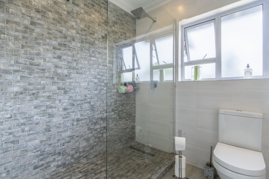 6 Bedroom Property for Sale in Dowerglen Gauteng