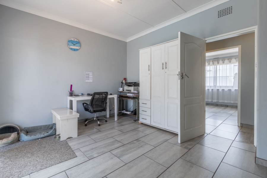 6 Bedroom Property for Sale in Dowerglen Gauteng