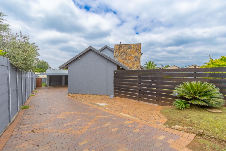 6 Bedroom Property for Sale in Dowerglen Gauteng