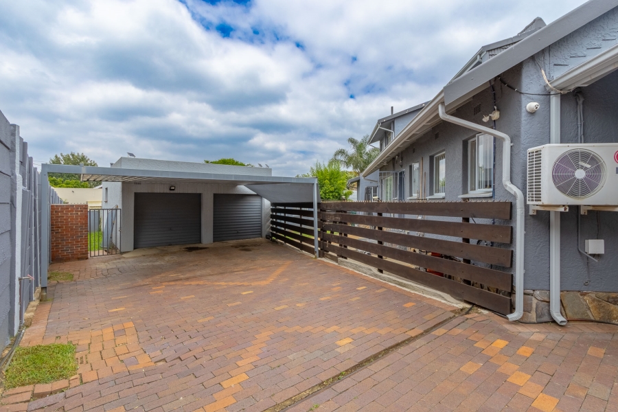 6 Bedroom Property for Sale in Dowerglen Gauteng