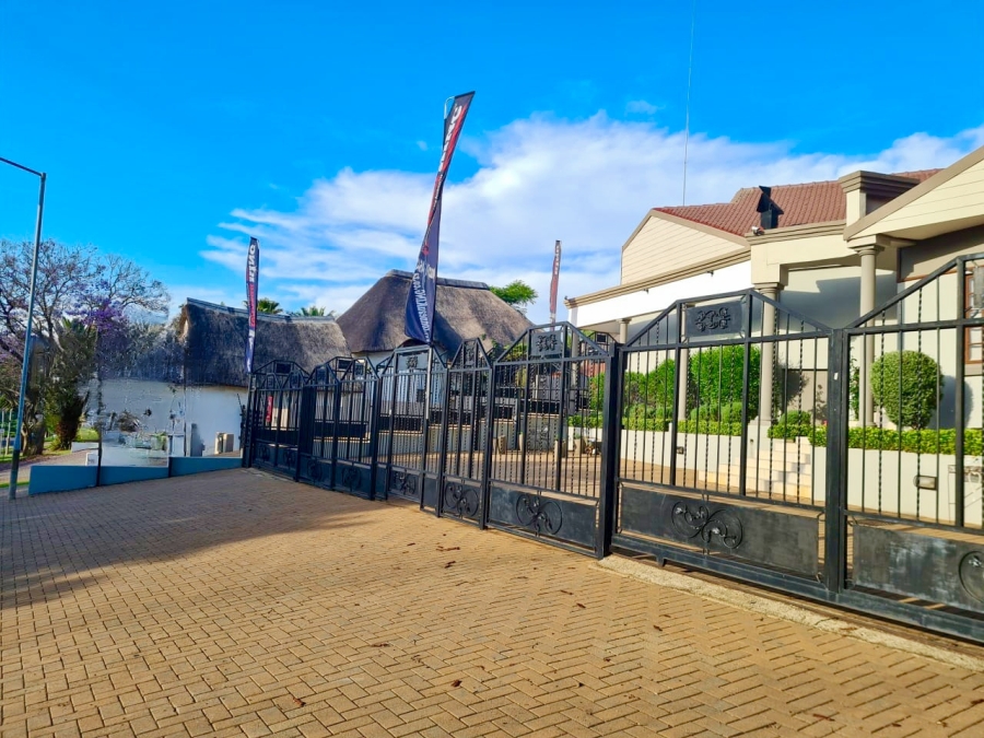 6 Bedroom Property for Sale in Moreleta Park Gauteng