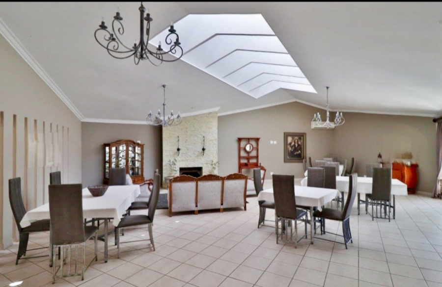 6 Bedroom Property for Sale in Moreleta Park Gauteng