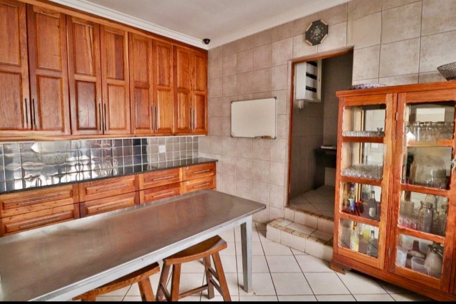 6 Bedroom Property for Sale in Moreleta Park Gauteng