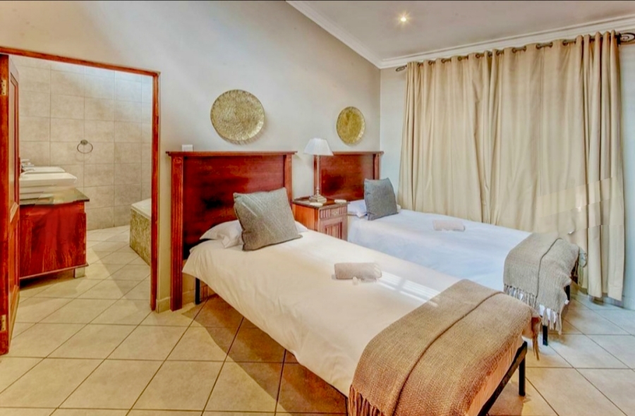6 Bedroom Property for Sale in Moreleta Park Gauteng