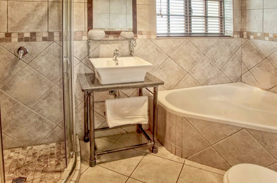 6 Bedroom Property for Sale in Moreleta Park Gauteng