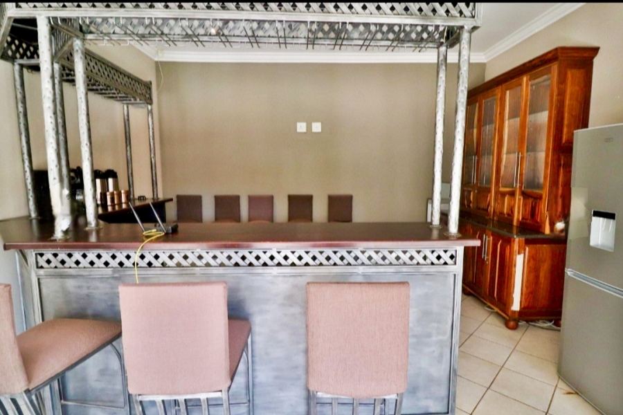 6 Bedroom Property for Sale in Moreleta Park Gauteng