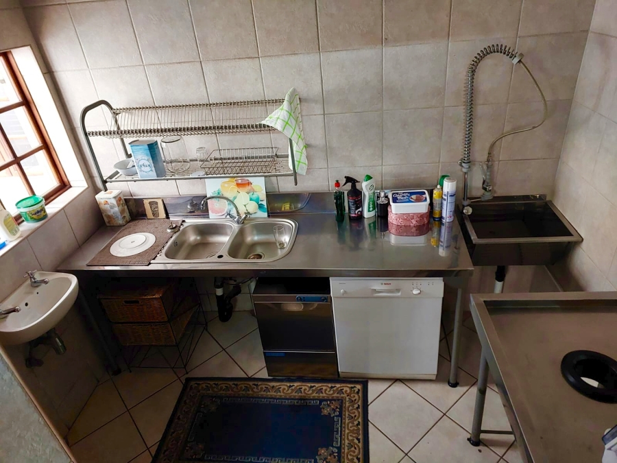 6 Bedroom Property for Sale in Moreleta Park Gauteng