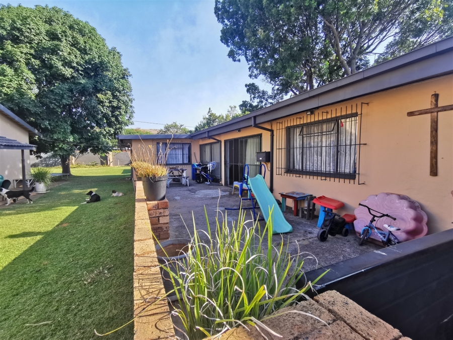 5 Bedroom Property for Sale in Tileba Gauteng