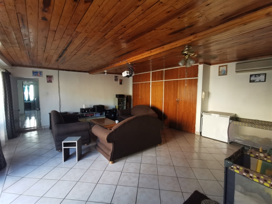 5 Bedroom Property for Sale in Tileba Gauteng