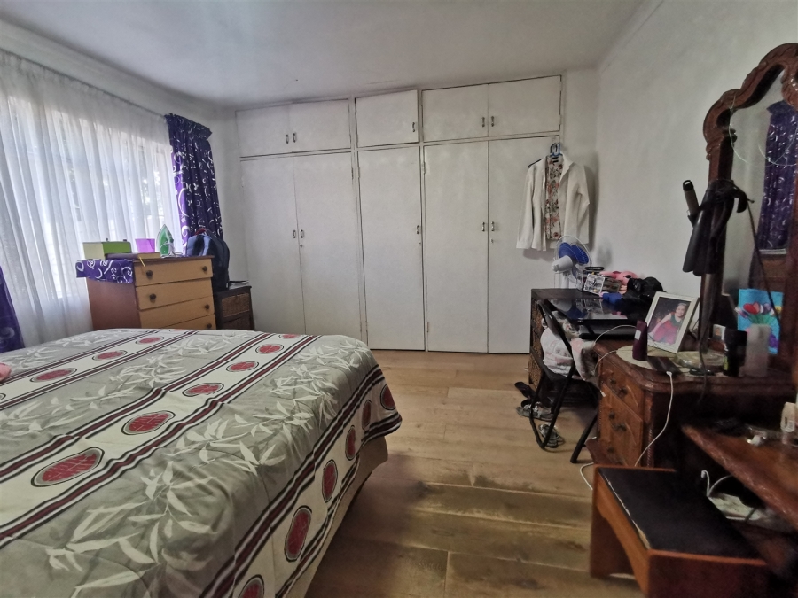5 Bedroom Property for Sale in Tileba Gauteng