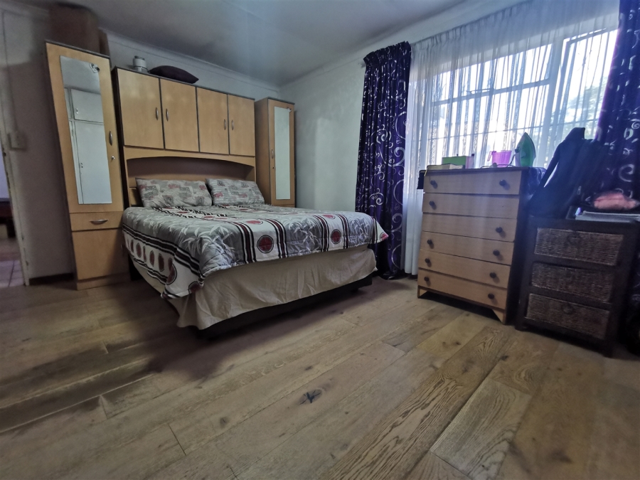 5 Bedroom Property for Sale in Tileba Gauteng