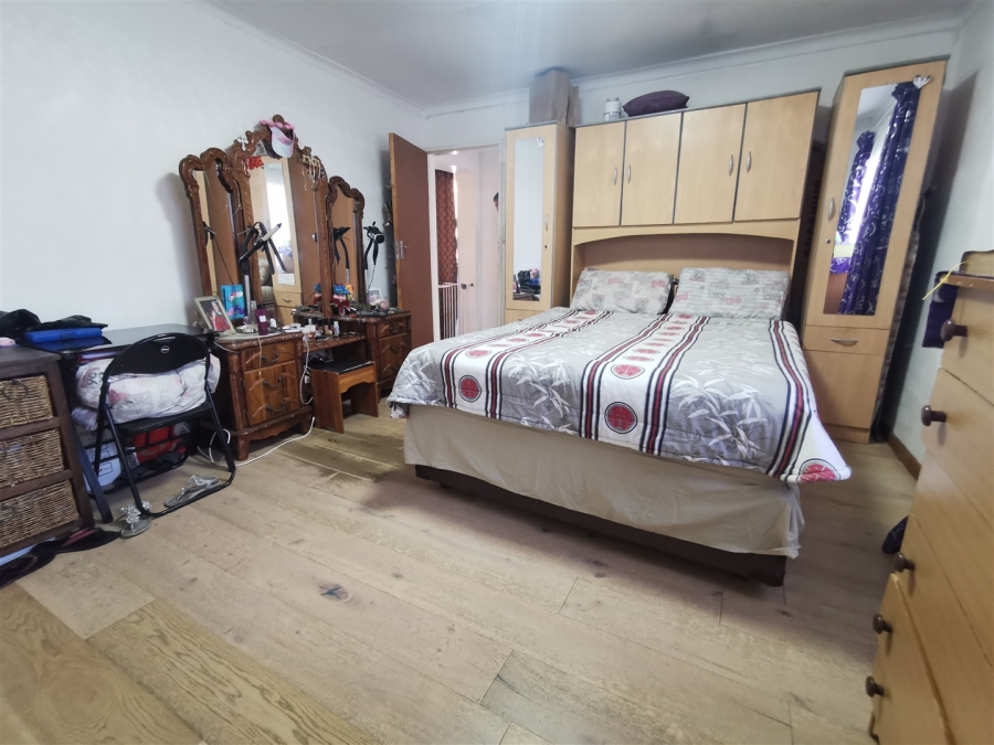 5 Bedroom Property for Sale in Tileba Gauteng