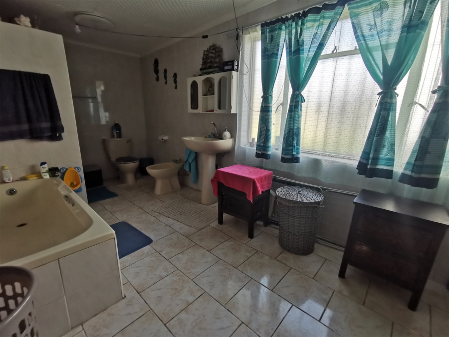 5 Bedroom Property for Sale in Tileba Gauteng