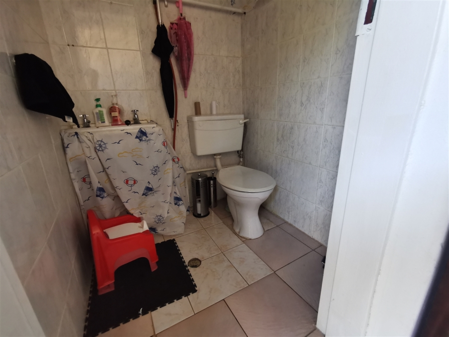 5 Bedroom Property for Sale in Tileba Gauteng