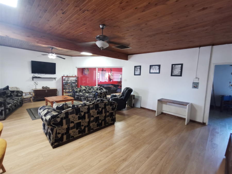 5 Bedroom Property for Sale in Tileba Gauteng