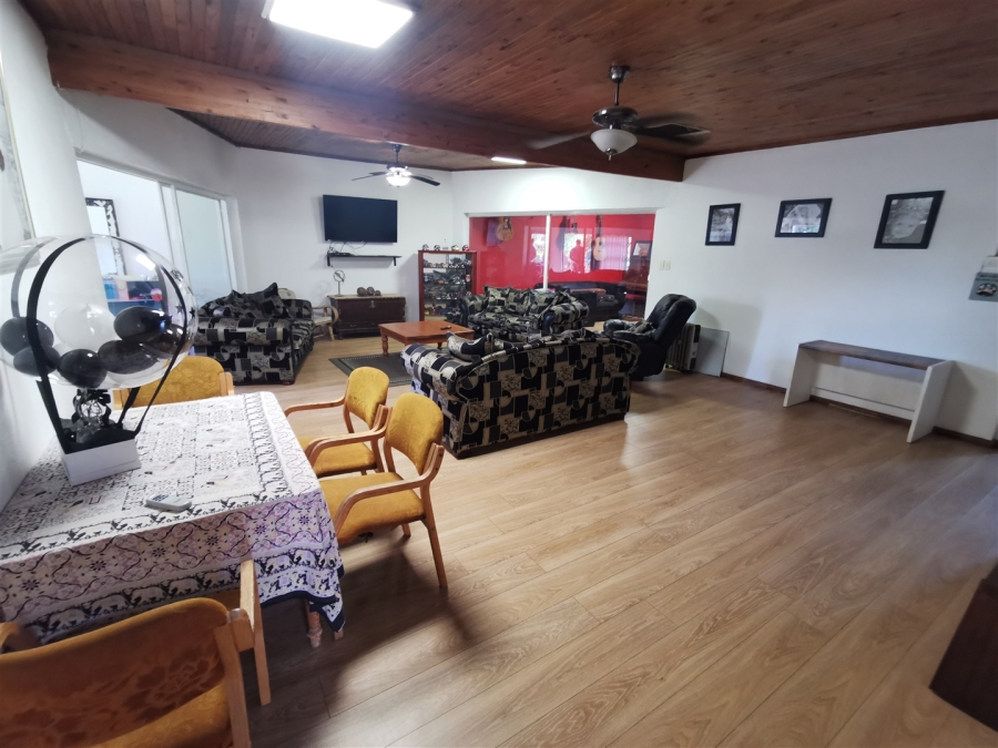 5 Bedroom Property for Sale in Tileba Gauteng