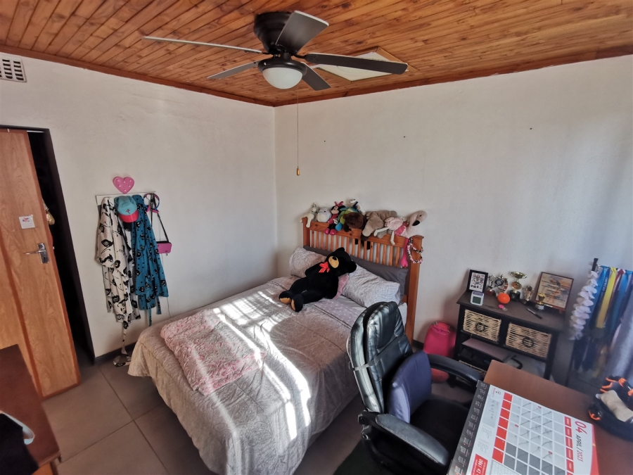 5 Bedroom Property for Sale in Tileba Gauteng