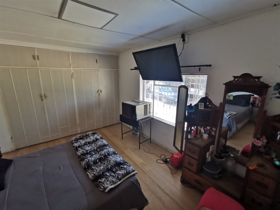 5 Bedroom Property for Sale in Tileba Gauteng