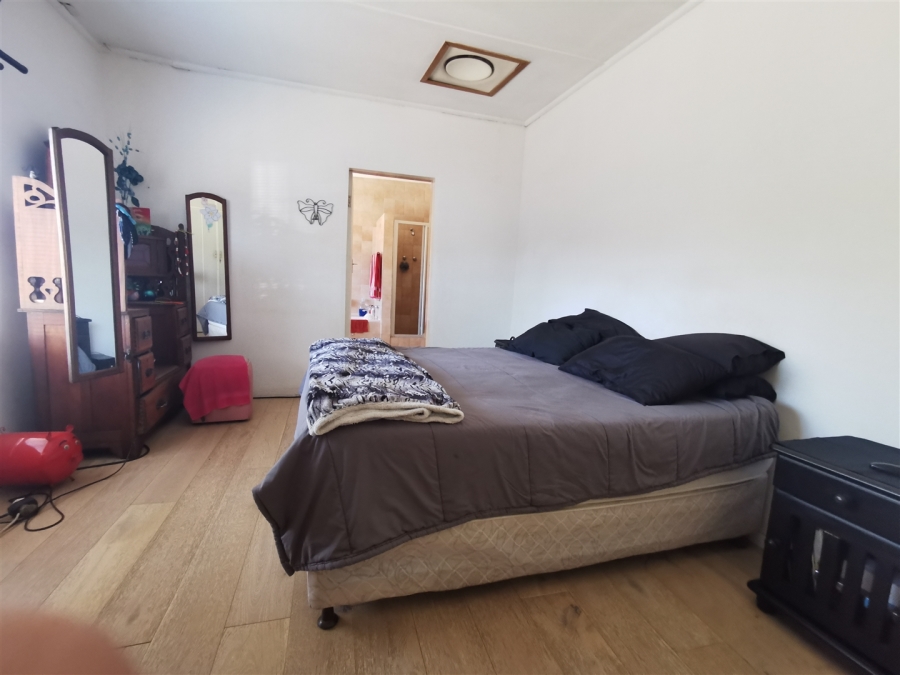 5 Bedroom Property for Sale in Tileba Gauteng