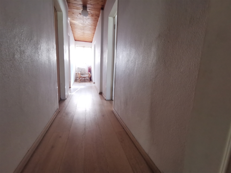 5 Bedroom Property for Sale in Tileba Gauteng