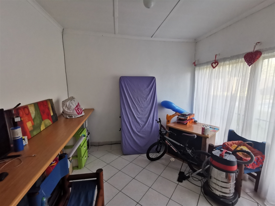 5 Bedroom Property for Sale in Tileba Gauteng