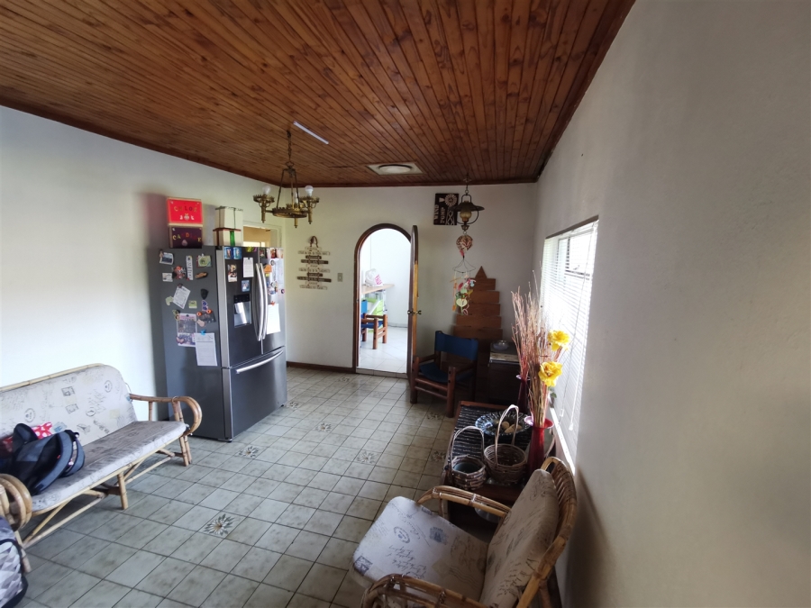 5 Bedroom Property for Sale in Tileba Gauteng