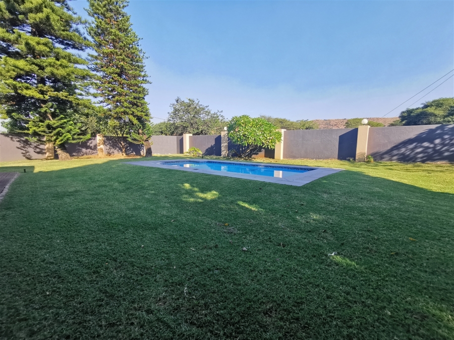 5 Bedroom Property for Sale in Tileba Gauteng