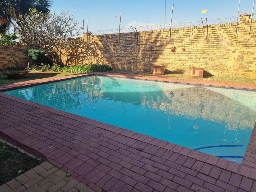 2 Bedroom Property for Sale in Meyerspark Gauteng