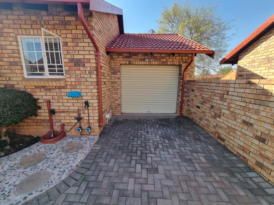 2 Bedroom Property for Sale in Meyerspark Gauteng
