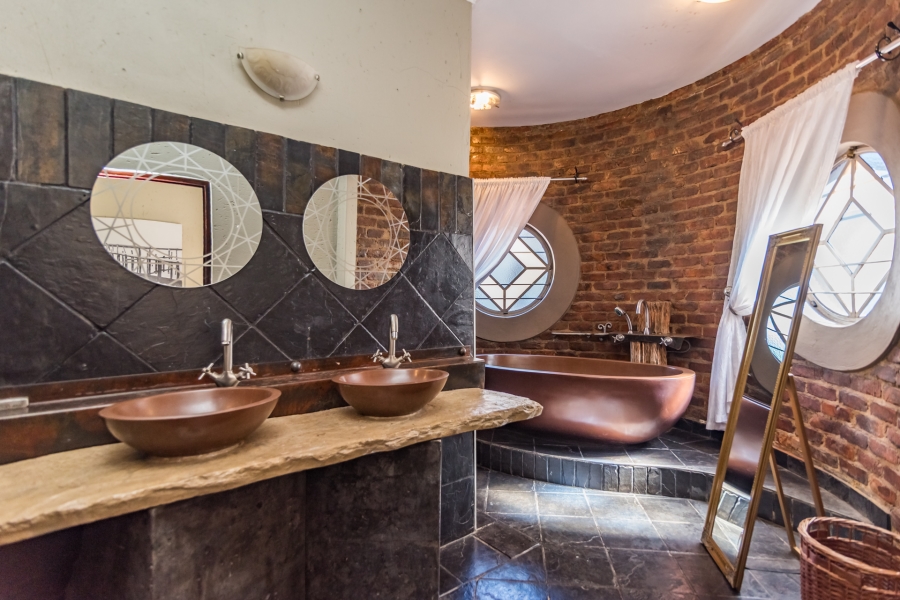 9 Bedroom Property for Sale in Clubview Gauteng
