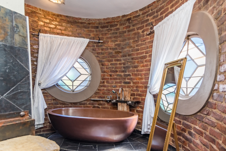 9 Bedroom Property for Sale in Clubview Gauteng