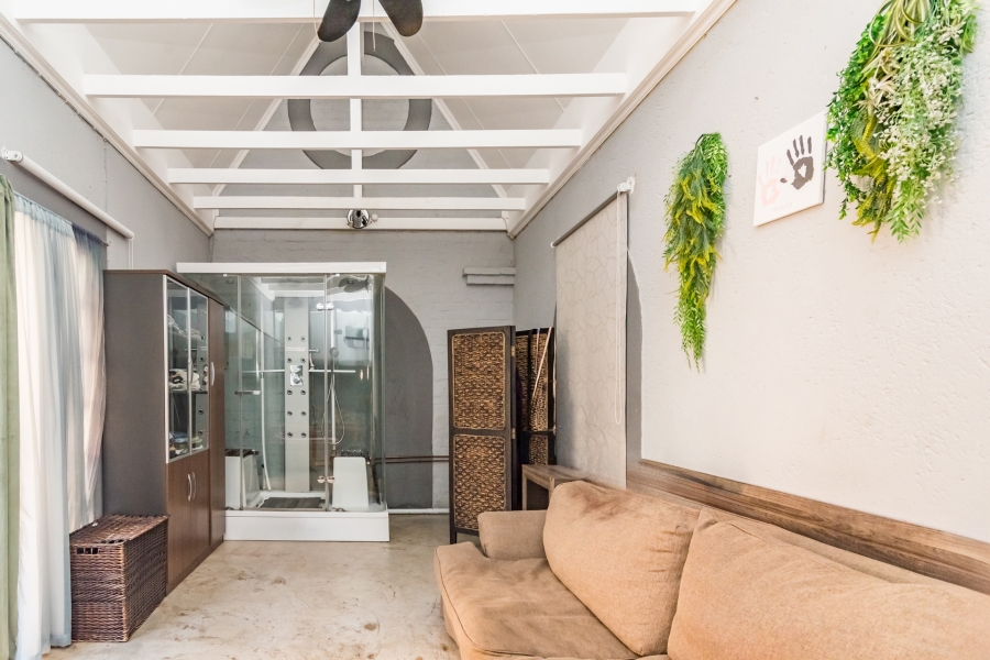 9 Bedroom Property for Sale in Clubview Gauteng